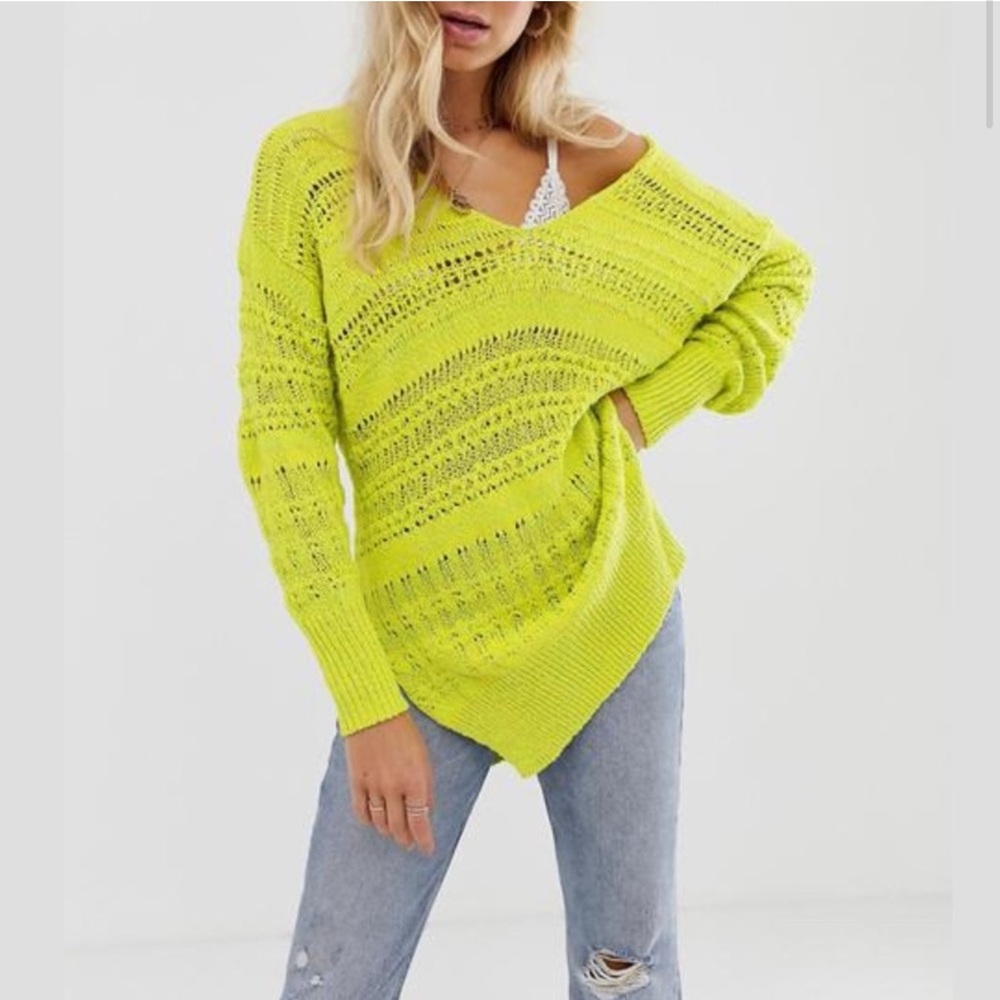 FREE PEOPLE sweater. Size M. NWT.